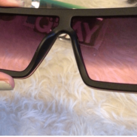 NEW 7/6 Rare! Quay Hindsight black pink fade sunglasses main image 7